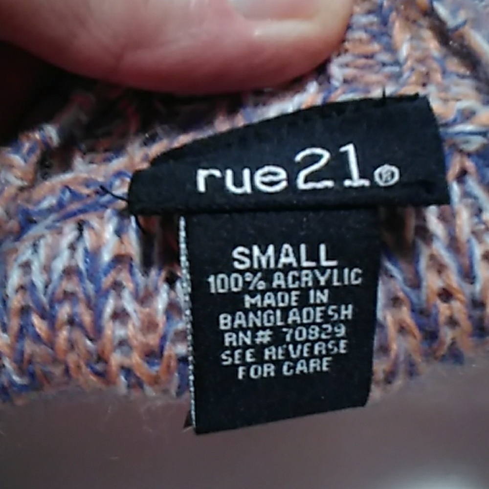 New!๐ Rue 21๐ sweater - Picture 2 of 4